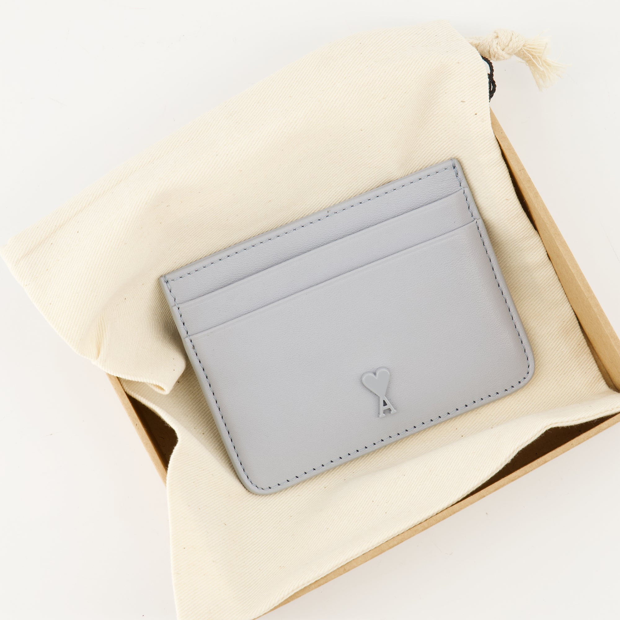 Imagem do artigo Porta-cartões Amigo do Coração da marca Ami PARIS para Unisex - Temporada Outono-Inverno 2025 - Vista Detalhada 2