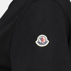 女性用モンクレールブランドの黒い刺繍入りロゴTシャツの画像 - 2026年春夏シーズン - 詳細ビュー_2