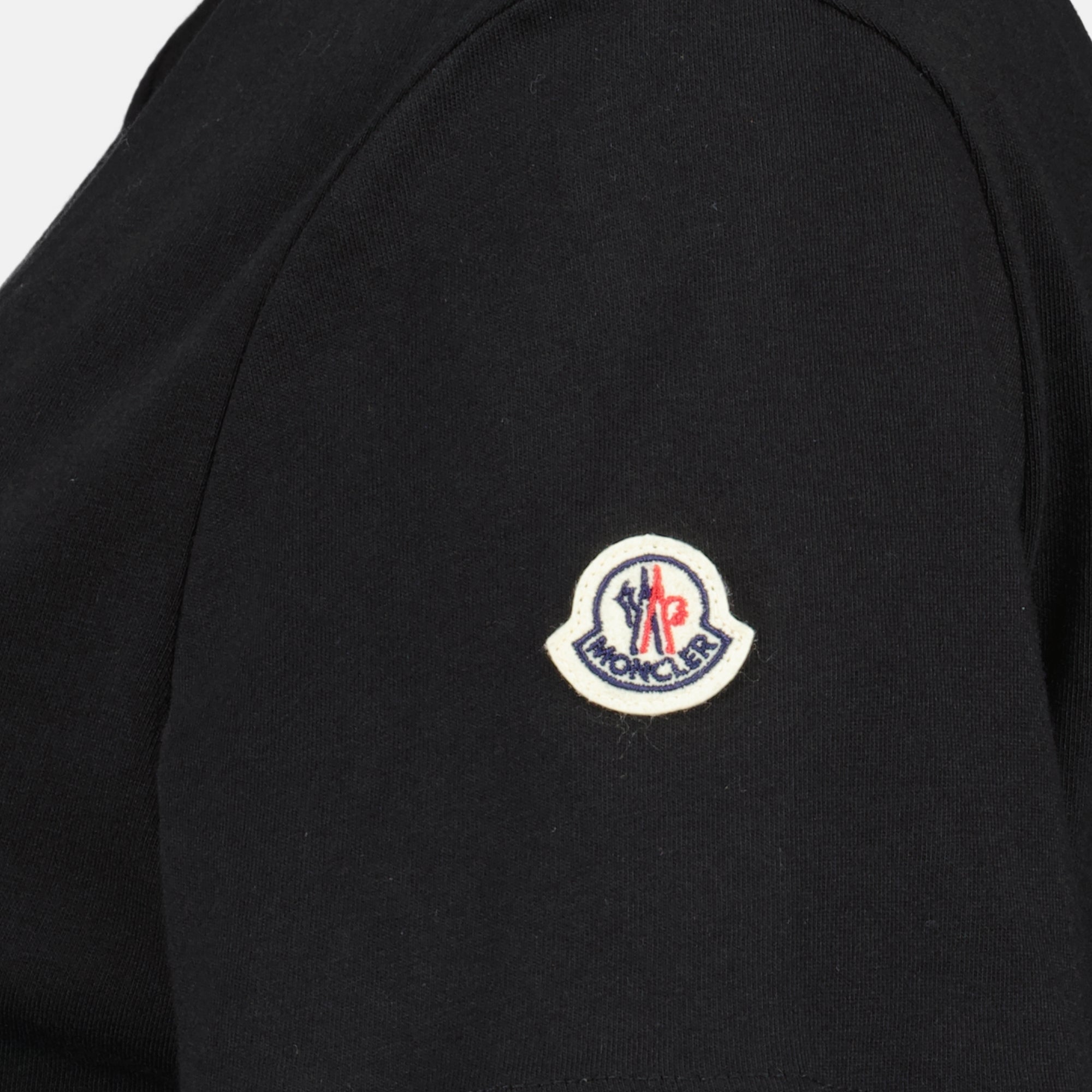 Bild des schwarzen bestickten Logo-T-Shirts der Marke Moncler für Damen - Frühling-Sommer-Saison 2026 - Detailansicht_2