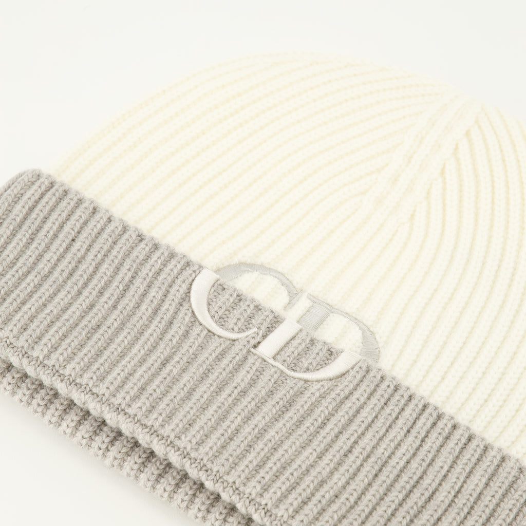 Bild des weißen Wollmützenartikels der Marke Dior für Herren - Frühling-Sommer 2026 - Detaillierte Ansicht_2