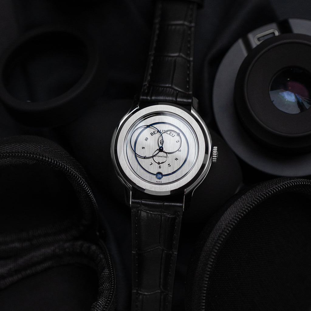 Image de l'article Montre Ecce Vesperal de la marque Beaubleu pour Unisex - Saison Automne-Hiver 2025 - Vue de Dos