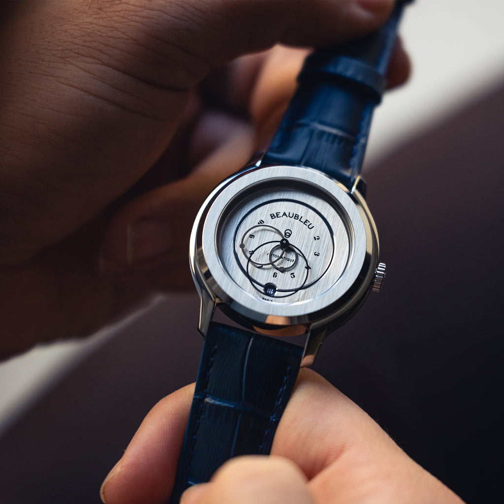 Image de l'article Montre Ecce Vesperal de la marque Beaubleu pour Unisex - Saison Automne-Hiver 2025 - Vue de Dos