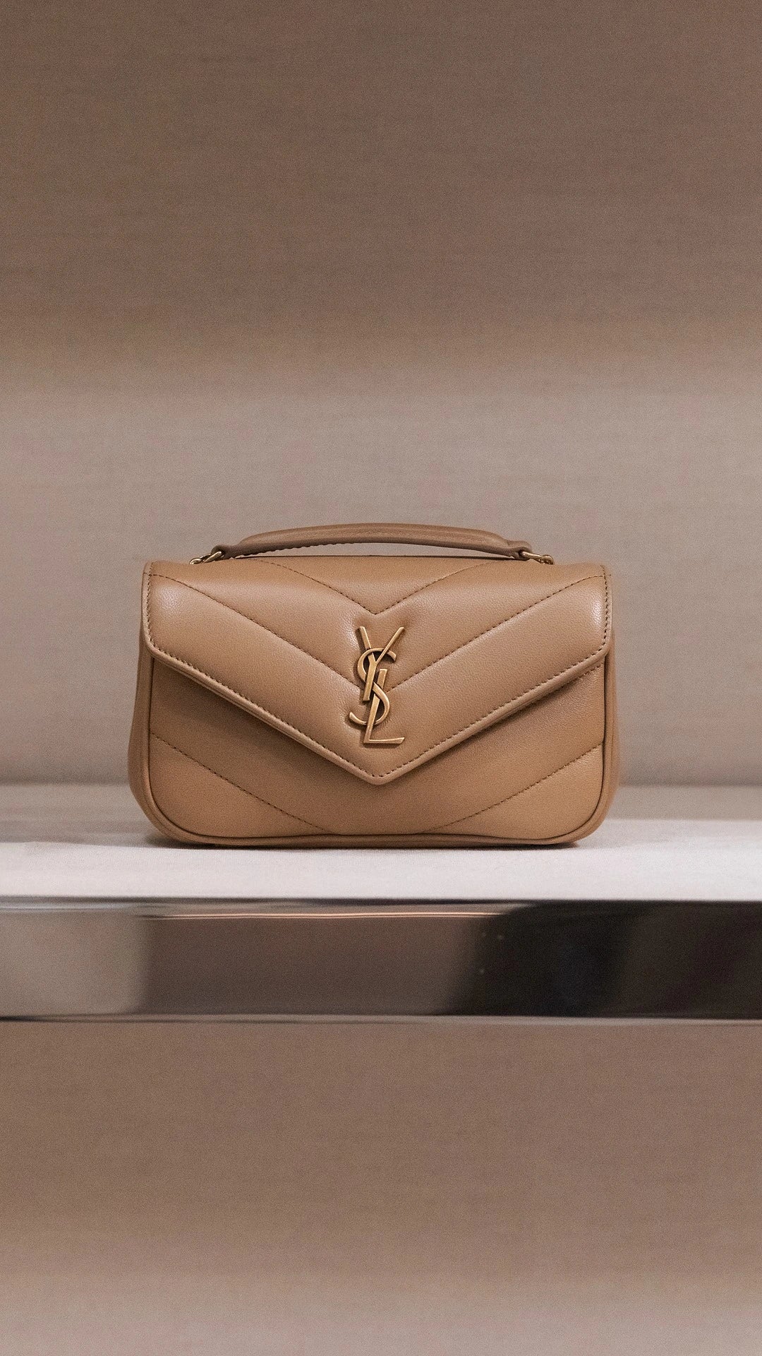 Nous travaillons avec des marques que nous suivons parfois depuis leurs débuts. Des partenaires, plus que des fournisseurs comme Saint Laurent par exemple.