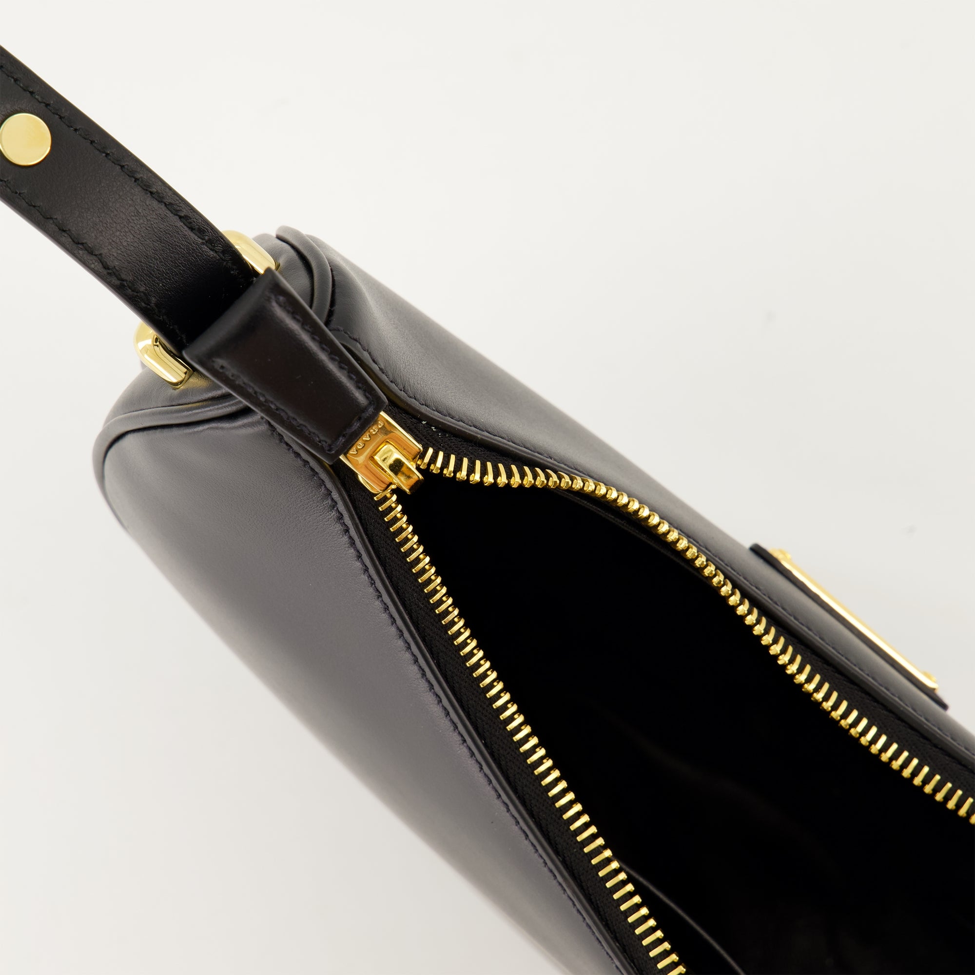 Sacs à main et épaule Sac Arqué en cuir Prada Noir Femme