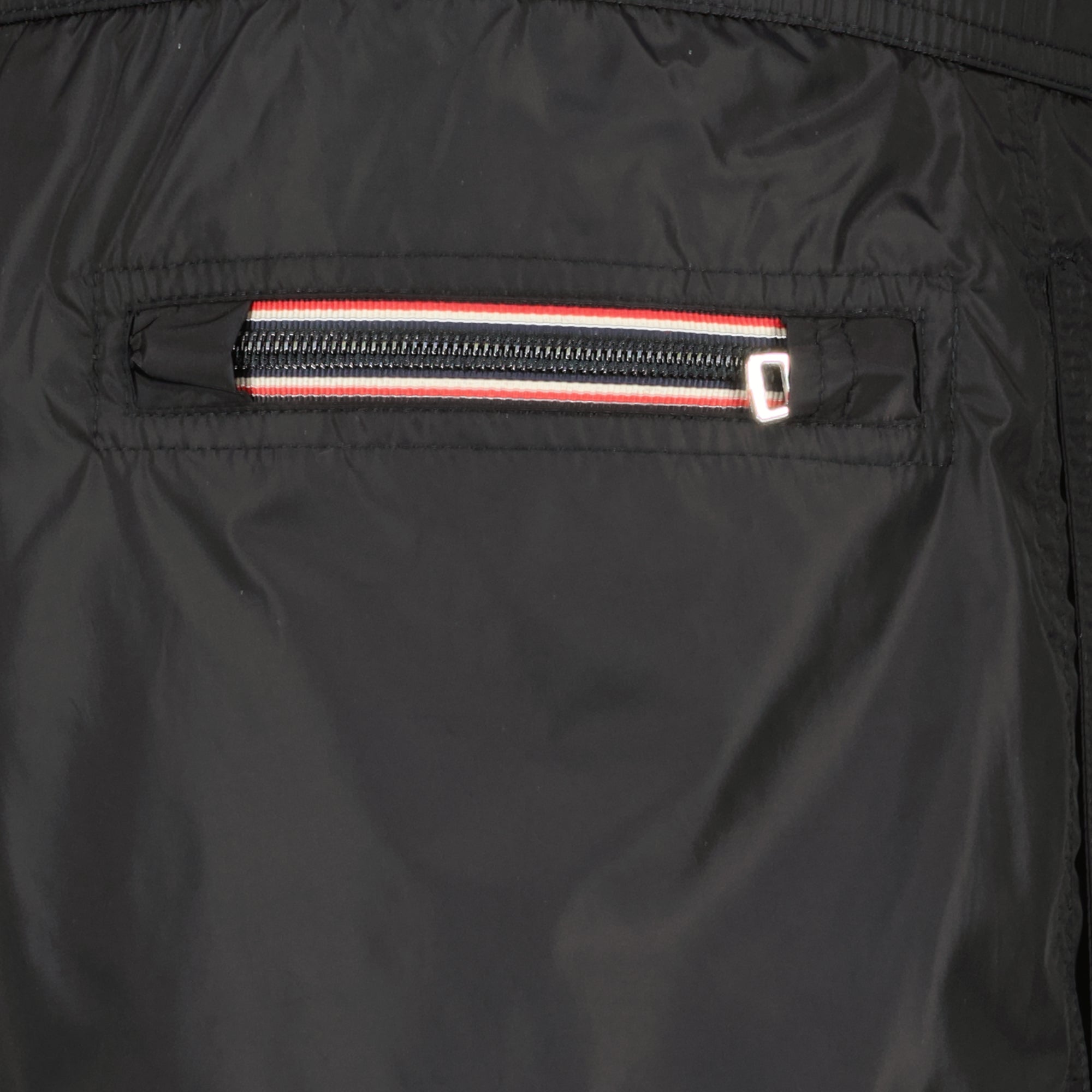 Image de l'article Maillot de bain à logo noir de la marque Moncler pour Homme - Saison Printemps-Été 2026 - Vue détaillée_2