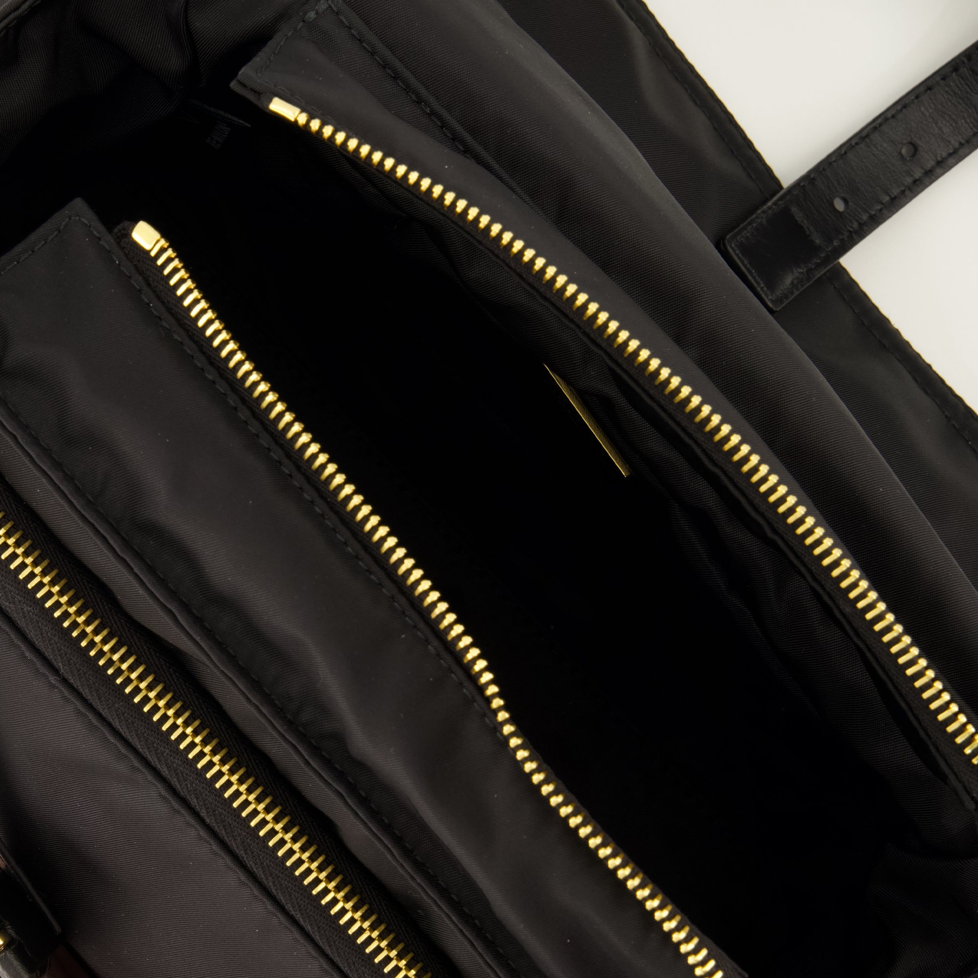 Sacs à main et épaule Explore Bag em Preto Re-Nylon Prada Noir Femme