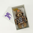 Imagen del llavero Thomas Bear de la marca Burberry para mujeres - Temporada Otoño-Invierno 2025 - Vista Detallada_3