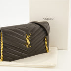Imagen del bolso crossbody Monograma marrón de Saint Laurent para Mujer - Temporada Primavera-Verano 2026 - Vista Detallada_2
