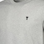 Imagen del artículo camiseta Ami de corazón de la marca Ami PARIS para hombre - Temporada Otoño-Invierno 2025 - Vista Detallada_1