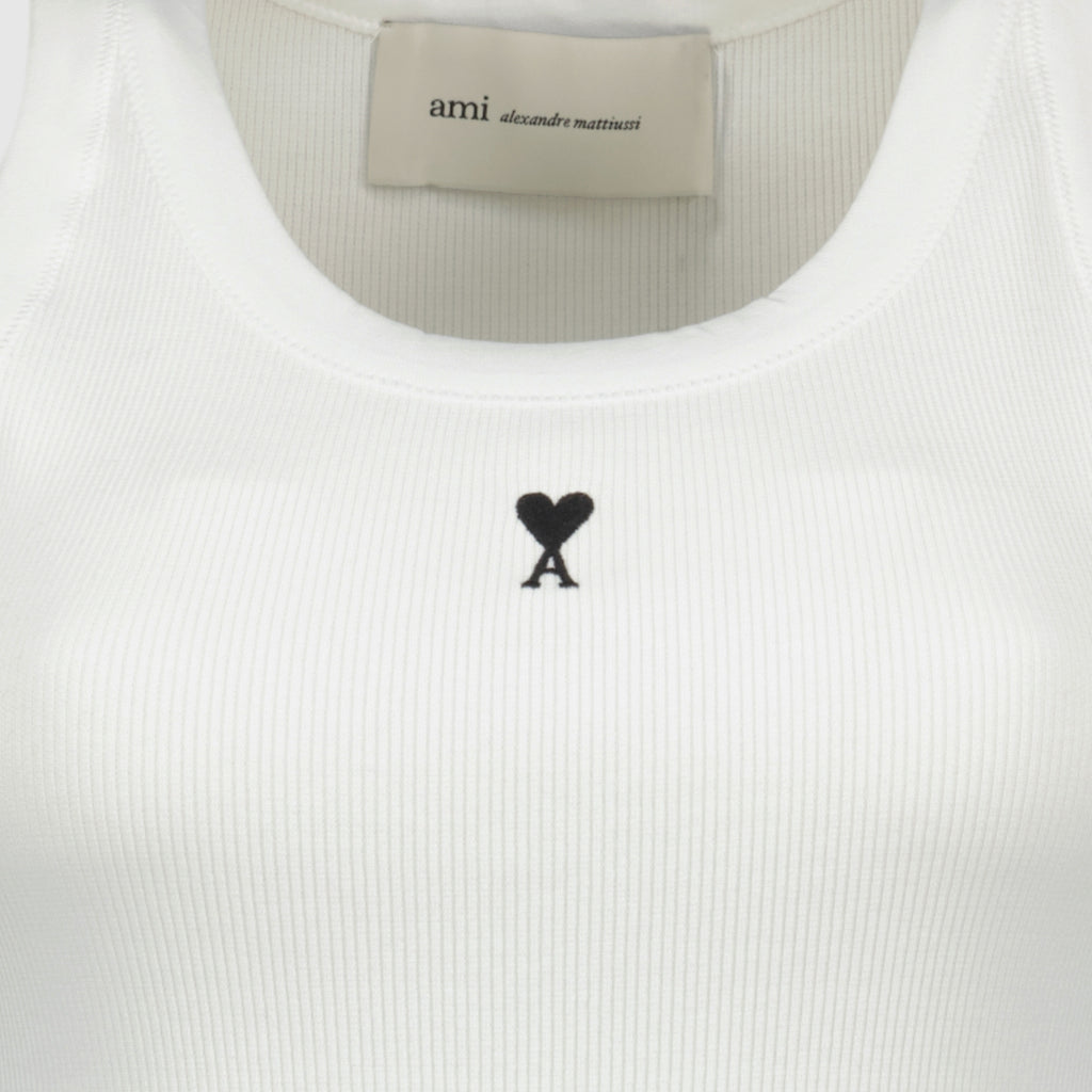 女性用ブランドAmi PARISの白いハートタンクトップの画像 - 2026年春夏シーズン - 詳細ビュー 1