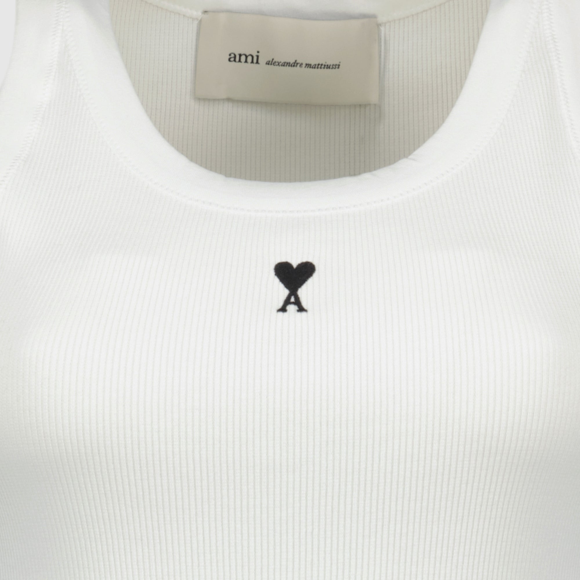 Bild des weißen Herz-Tanktops der Marke Ami PARIS für Frauen - Frühjahr-Sommer 2026 - Detailansicht 1