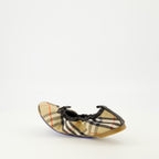 Imagen de las Ballerinas Fawn Check beige de la marca Burberry para Mujer - Temporada Primavera-Verano 2026 - Vista tres cuartos trasera derecha