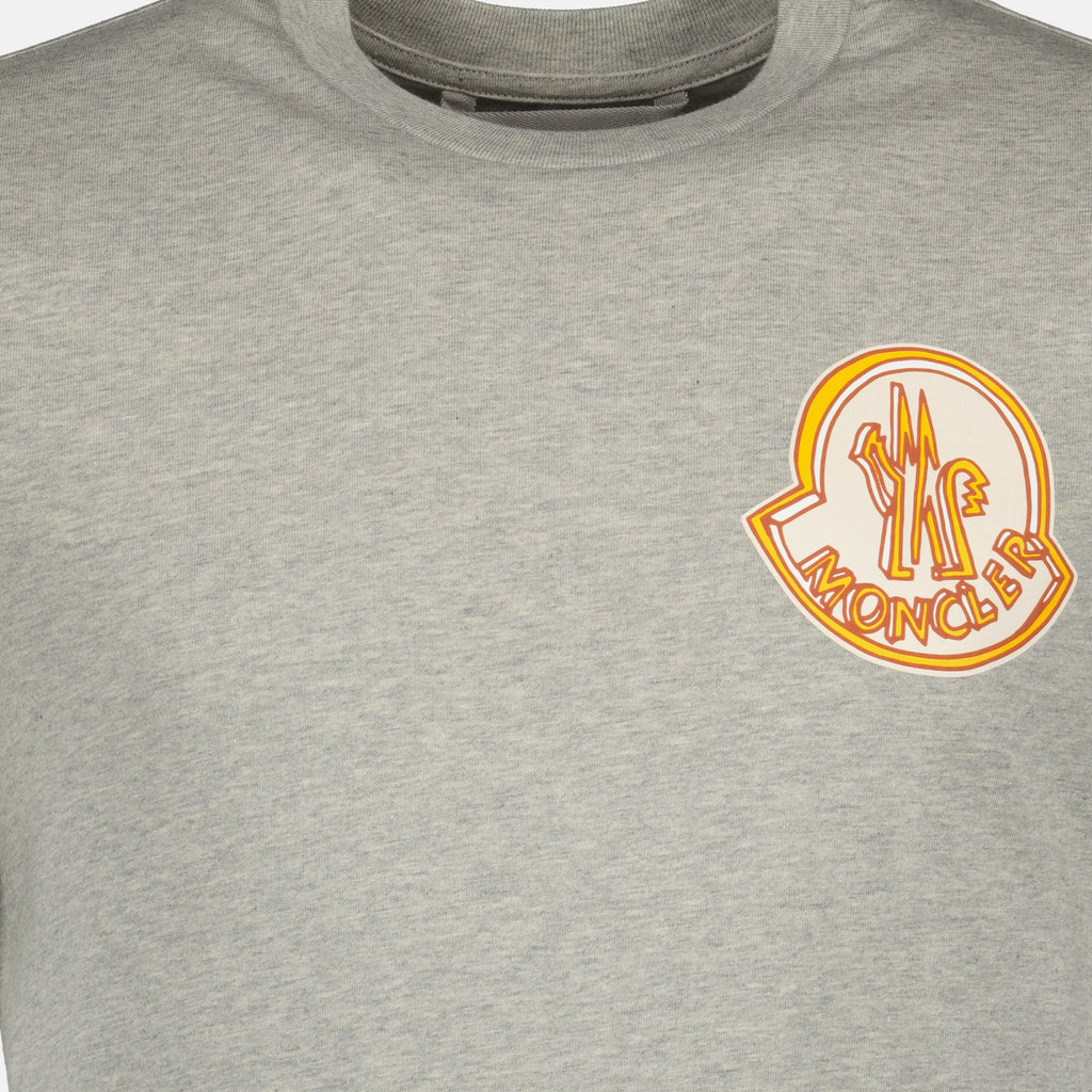Image de l'article T-shirt à logo gris de la marque Moncler pour Homme - Saison Printemps-Été 2026 - Vue détaillée_1