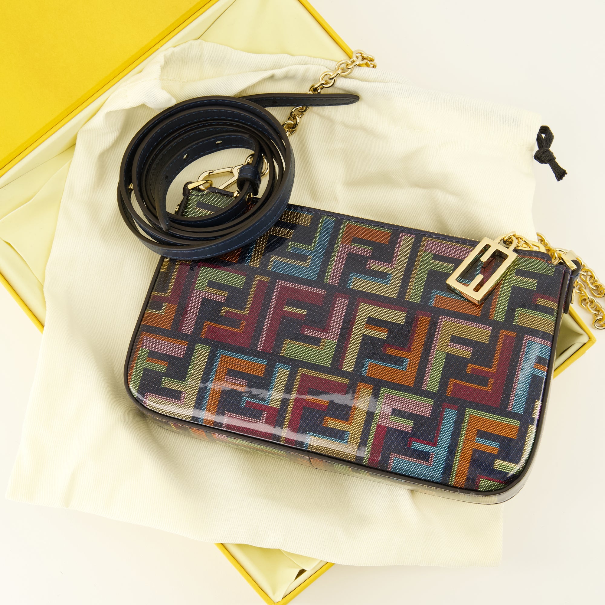 Image de l'article Pochette Baguette multicolore de la marque Fendi pour Femme - Saison Printemps-Été 2026 - Vue détaillée_2