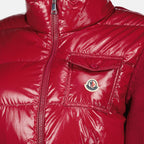 Bild des roten Cardigans mit Reißverschluss aus zwei Materialien der Marke Moncler für Damen - Frühjahr-Sommer 2026 - Detaillierte Ansicht_1