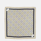 Imagen del pañuelo de seda a cuadros de Burberry para Unisex - Otoño-Invierno 2025 - Vista Trasera