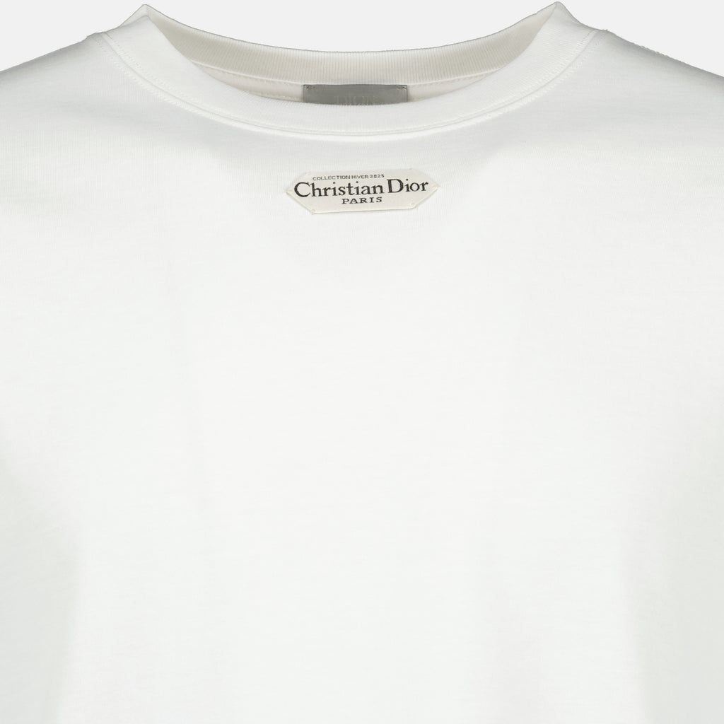 Immagine dell'articolo T-shirt bianca con etichetta della marca Dior per Uomo - Collezione Autunno-Inverno 2025 - Vista Dettagliata_2
