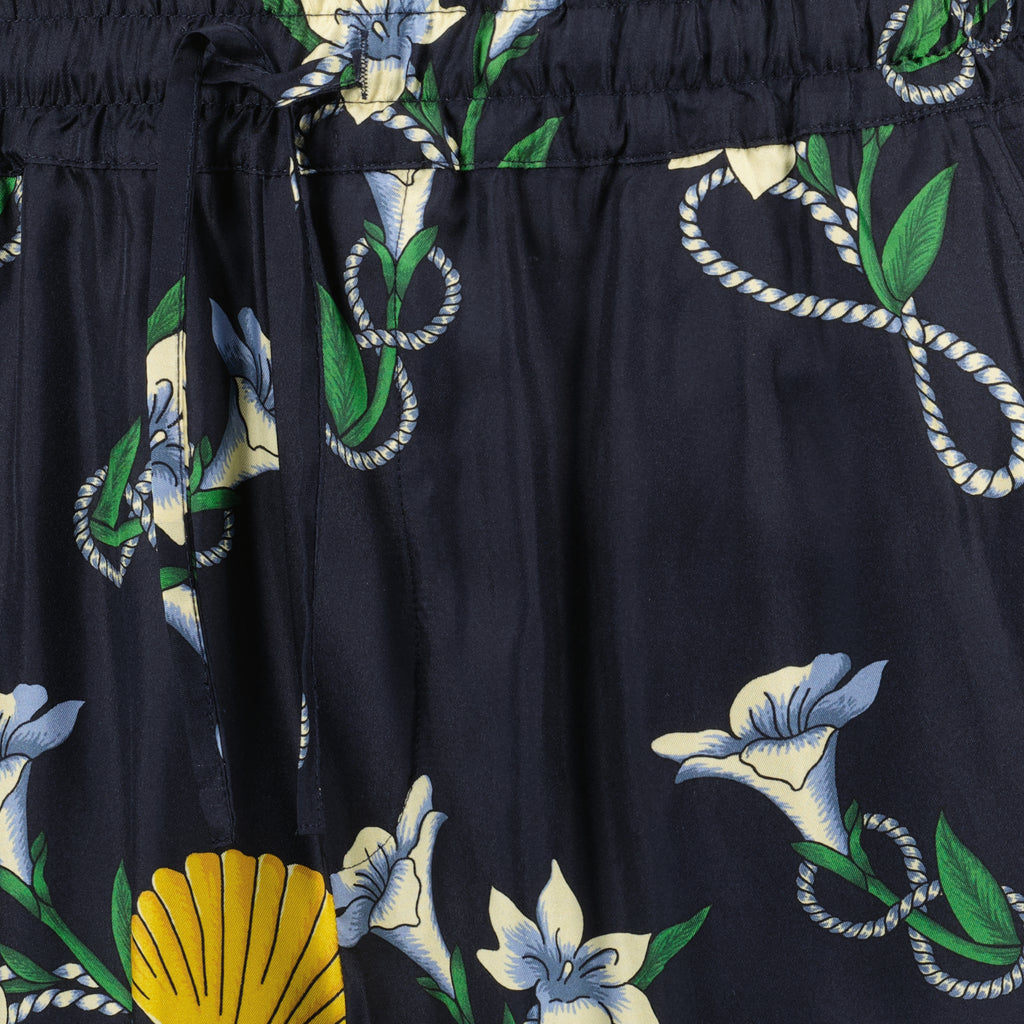 Image de l'article Short Shell bleu marine en soie de la marque Drole De Monsieur pour Homme - Saison Printemps-Été 2026 - Vue détaillée_1