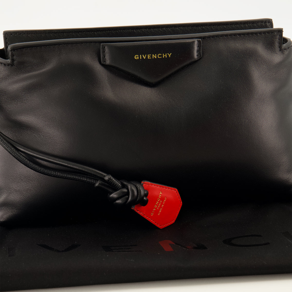 Pochettes Antigona Bomber Schwarze Tasche Givenchy Noir Femme