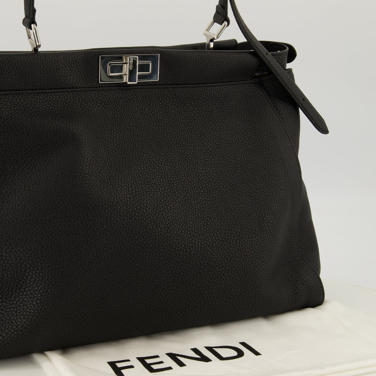 Sacs cabas 피카부 블랙 그레인 레더 백 Fendi Noir Homme