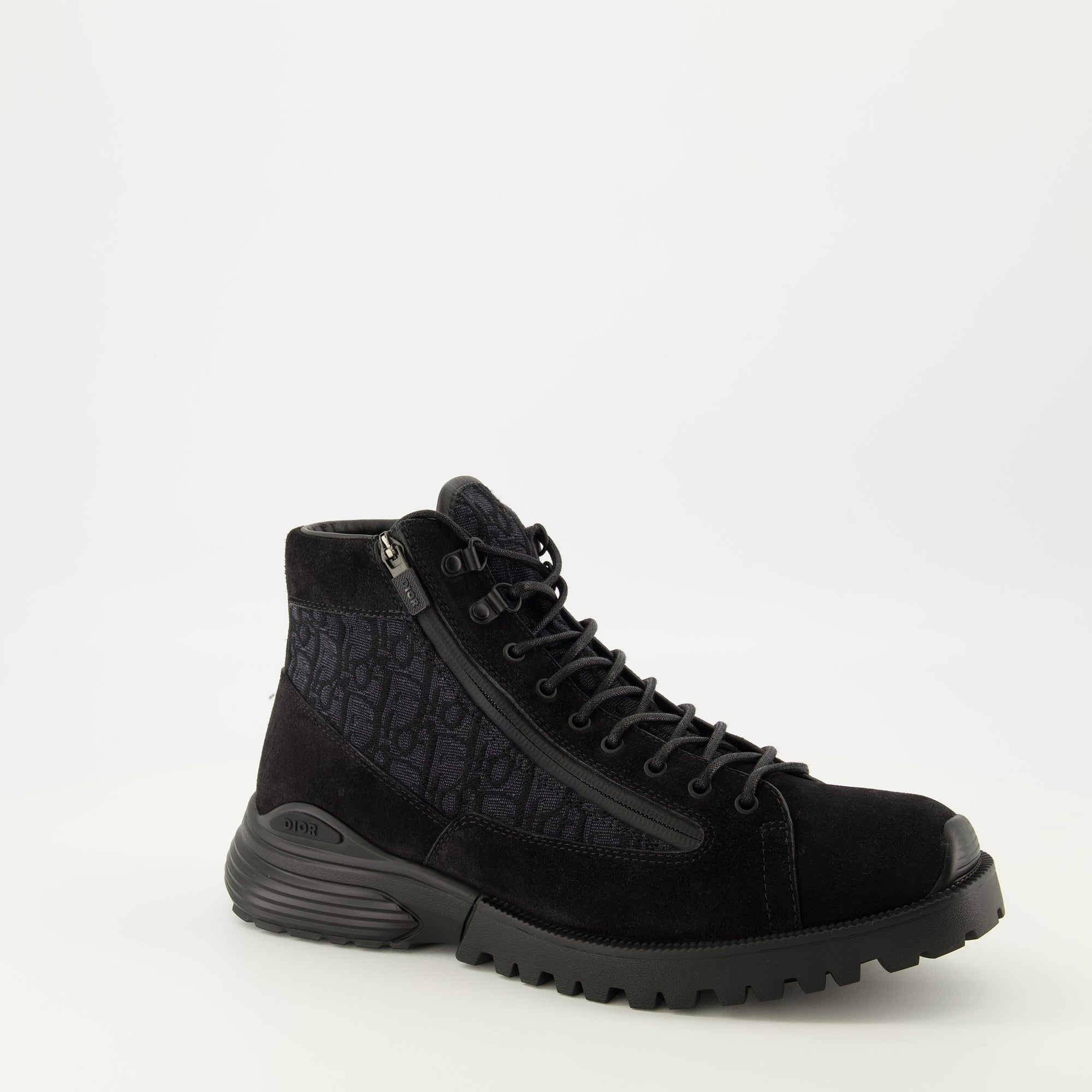Immagine degli Stivaletti Oblique della marca Dior per Uomo - Autunno-Inverno 2025 - Vista anteriore destra a tre quarti