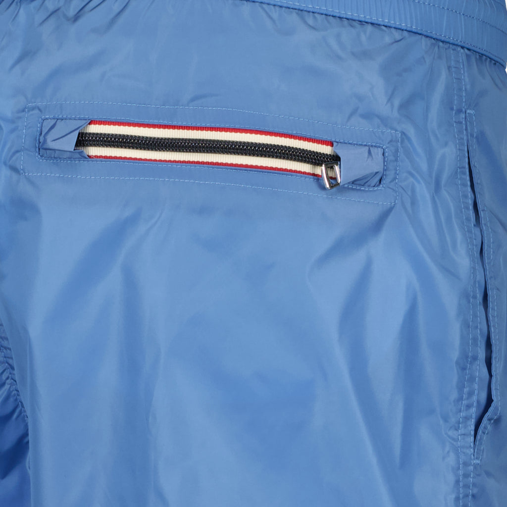 Imagen del bañador de nylon azul con logotipo de Moncler para Hombre - Temporada Primavera-Verano 2026 - Vista Detallada_2