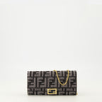 Imagen del monedero Baguette de cadena en denim FF azul de Fendi para mujer - Otoño-Invierno 2025 - Vista Frontal