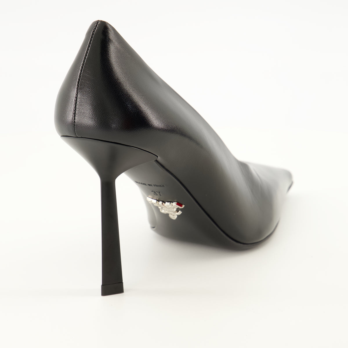 Escarpins 黒のレザーパンプス Prada Noir Femme