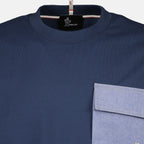 Imagen del artículo Camiseta de hombre con bolsillo de denim azul marino de la marca Moncler Grenoble - Temporada Primavera-Verano 2026 - Vista Detallada_2
