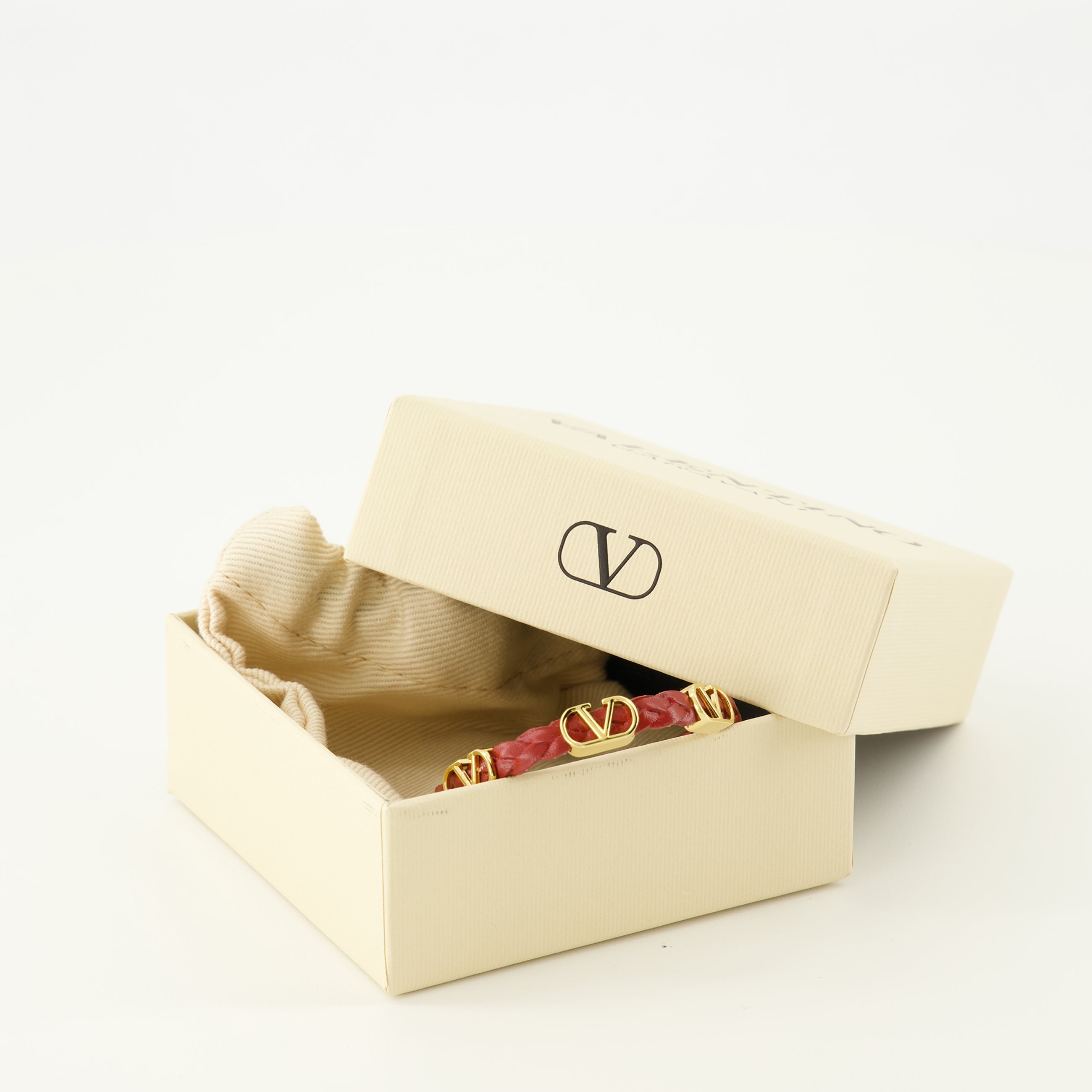 Bild des roten Vlogo-Lederarmbands von Valentino Garavani für Frauen - Frühjahr-Sommer 2026 - Detaillierte Ansicht_3