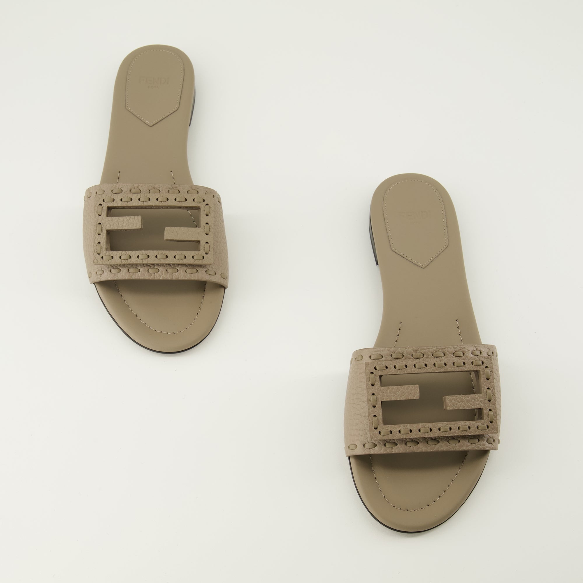 Chaussures ouvertes Mules Baguette beige Fendi Beige Femme