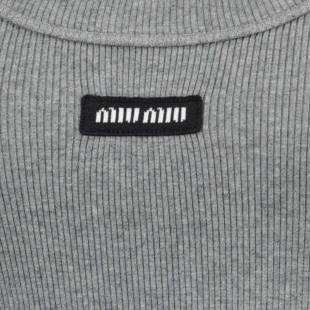 Imagen del top sin mangas gris de Miu Miu para mujer - Temporada Primavera-Verano 2026 - Vista Detallada 1