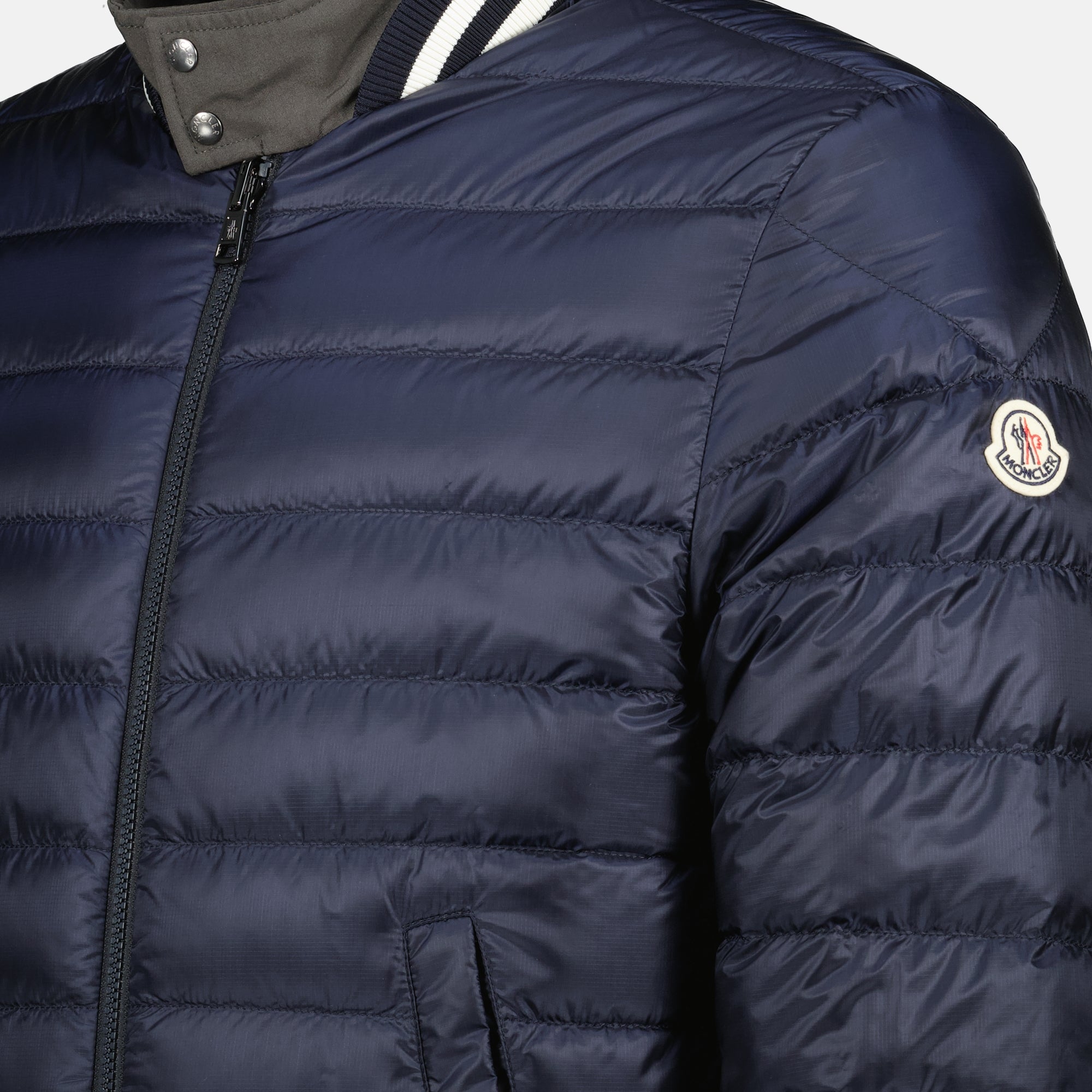 Image de l'article Bomber réversible Prieure gris de la marque Moncler pour Homme - Saison Printemps-Été 2026 - Vue détaillée_4