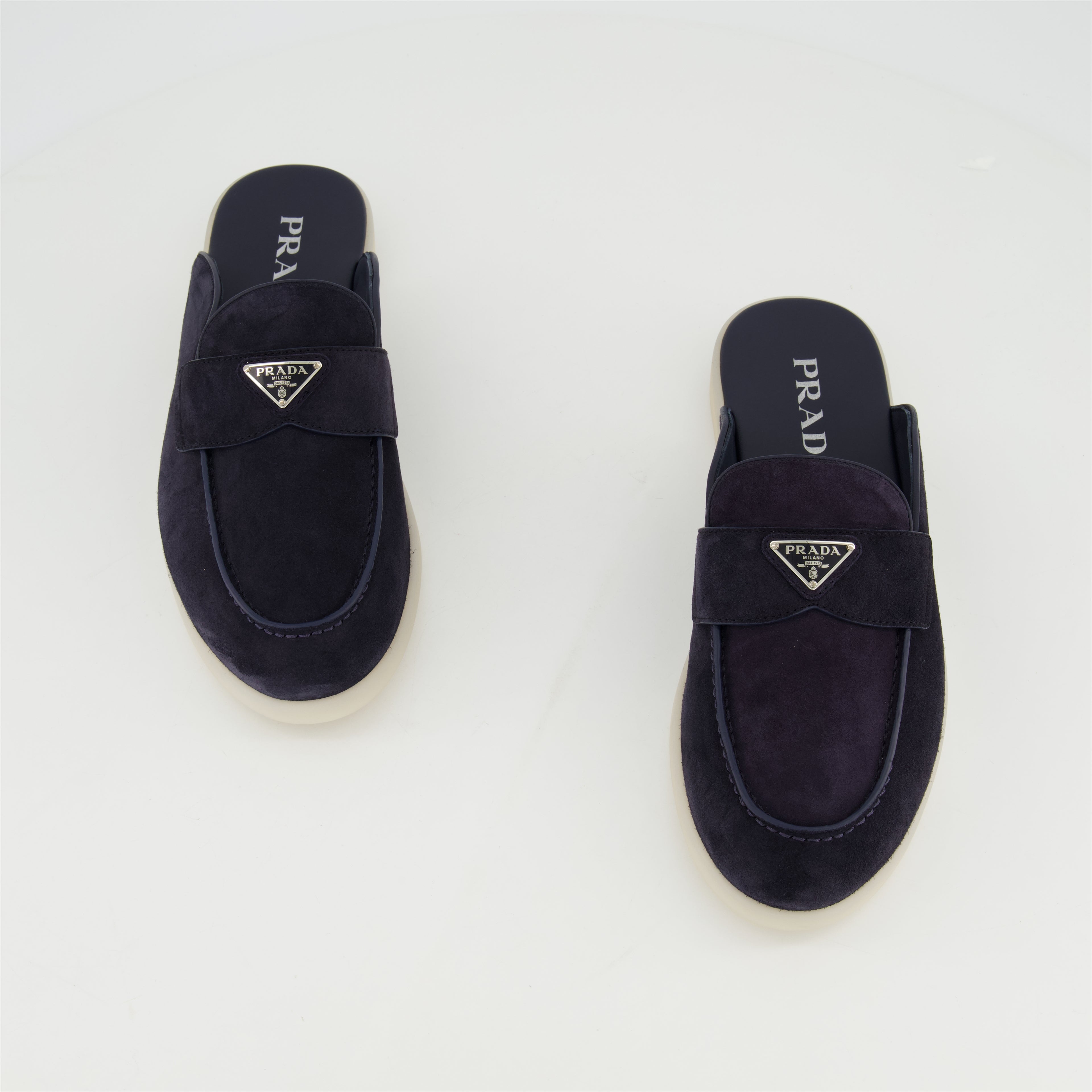 Chaussures ouvertes Mules en cuir velours Prada Bleu foncé Homme