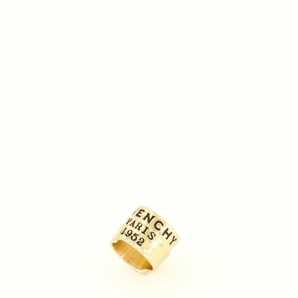 Image of the Givenchy Tape Ring from the Givenchy brand for Women - Fall-Winter 2025 - Detailed View_2