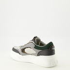 Imagen de las zapatillas Fendi Force gris y verde para hombre - Temporada Otoño-Invierno 2025 - Vista tres cuartos trasera derecha