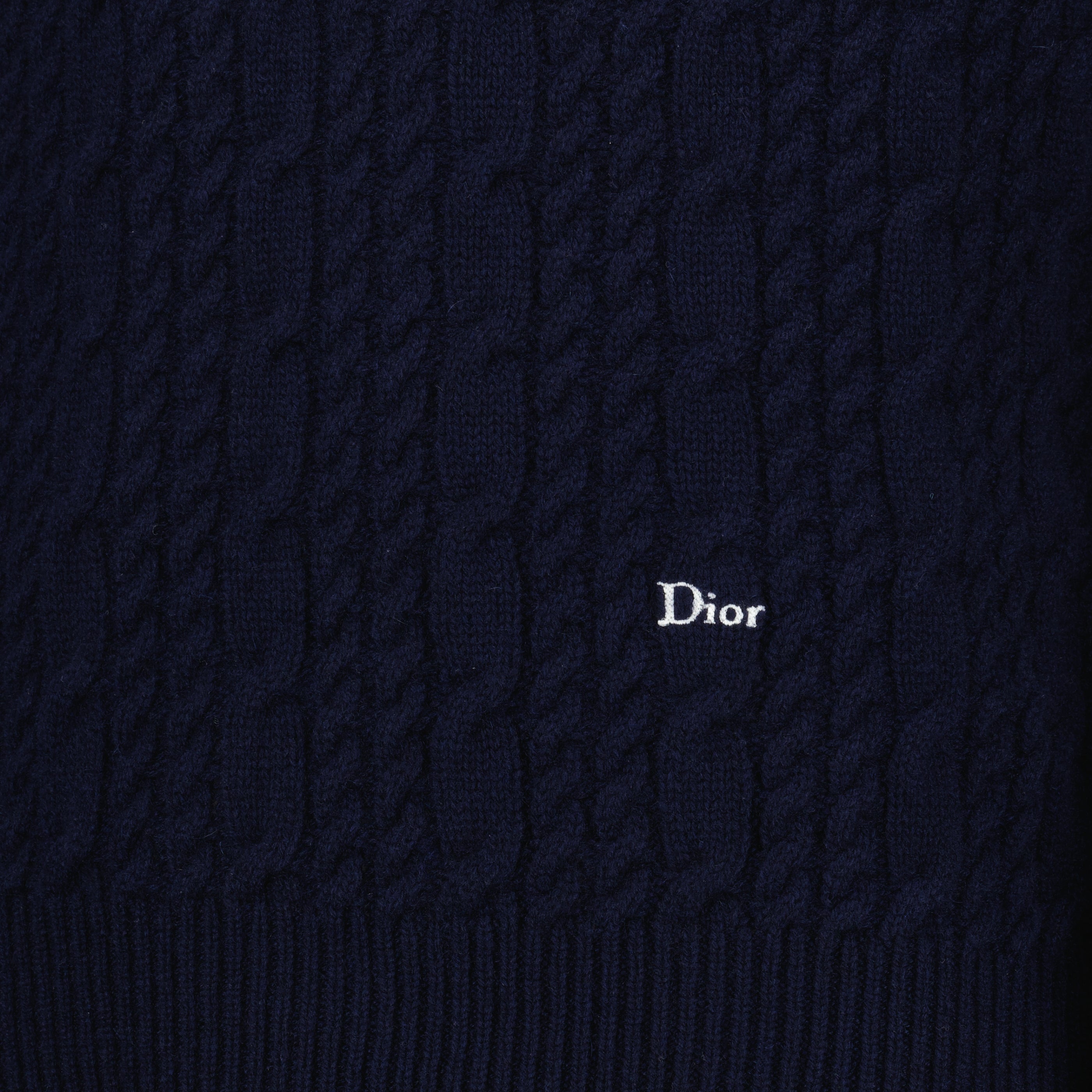 Image of the navy blue knitted sweater from the brand Dior for Men - Spring-Summer 2026 - Detailed View 1