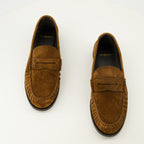 Immagine dei mocassini Laurent del marchio Saint Laurent per Uomo - Collezione Autunno-Inverno 2025 - Vista dall'alto del paio di scarpe