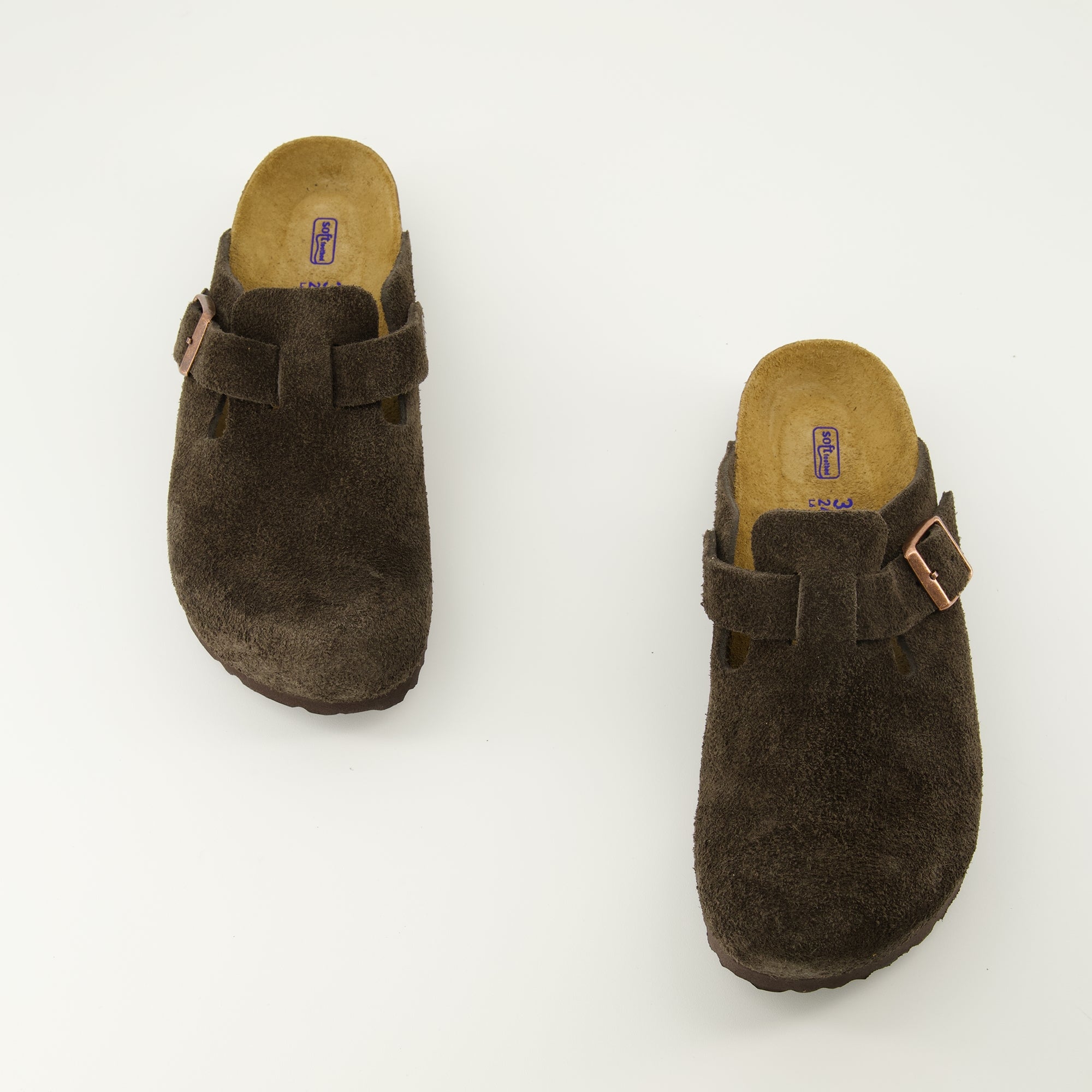 Image of the brown Boston mules by Birkenstock for Unisex - Spring-Summer 2026 - Top view of the pair of shoes