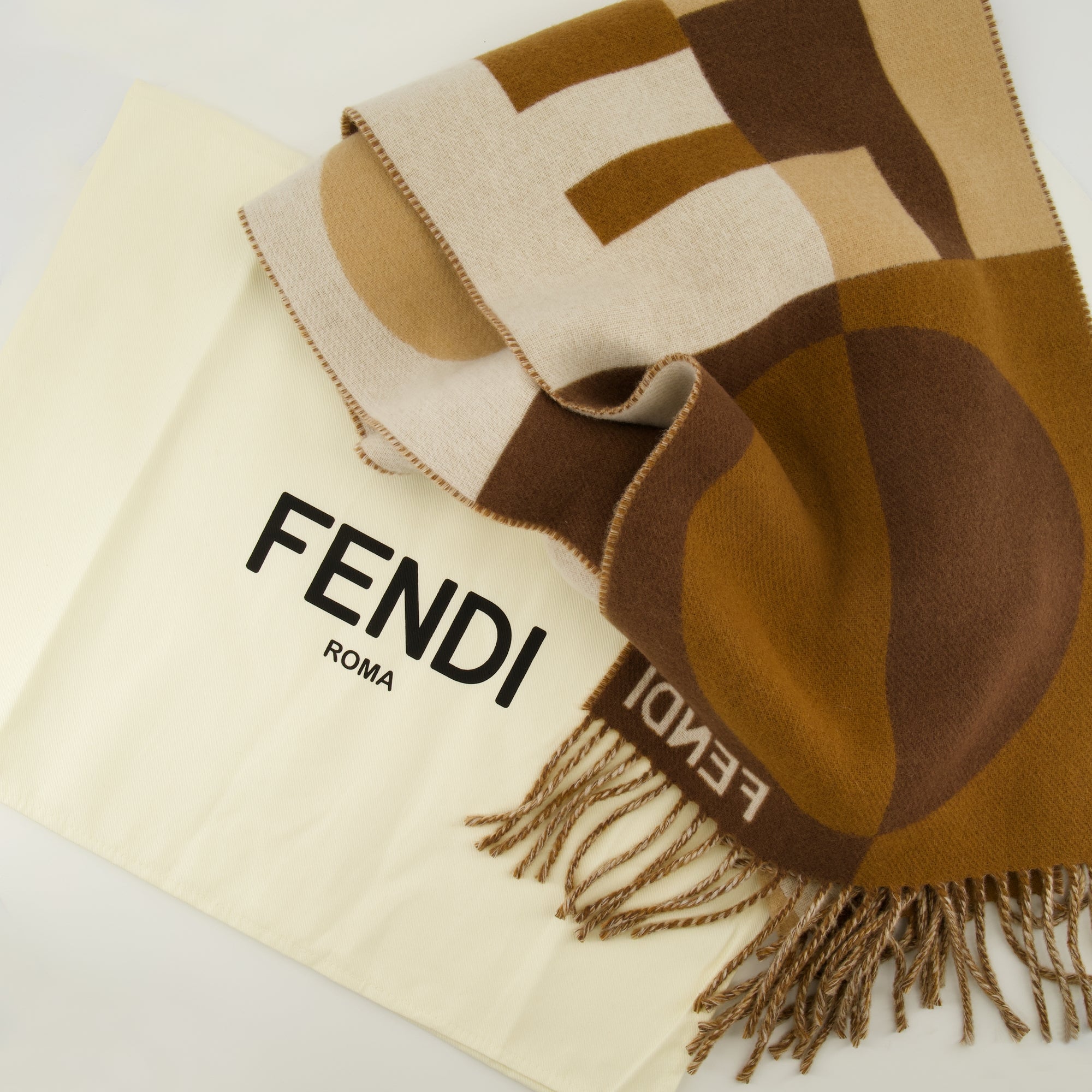 FENDI SCIARPA FF DEGRADE ネロ+モロ TU FENDI SCIARPA FF DEGRADE ネロ+モロ TU FENDI Fabric Jacquard FF