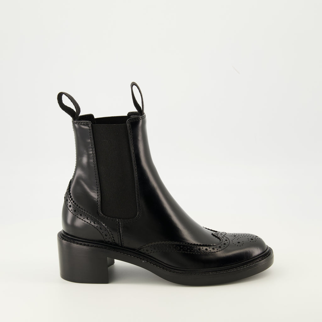 Image of the Saint Laurent Women's Chelsea Boots - Autumn-Winter 2025 - Right side view