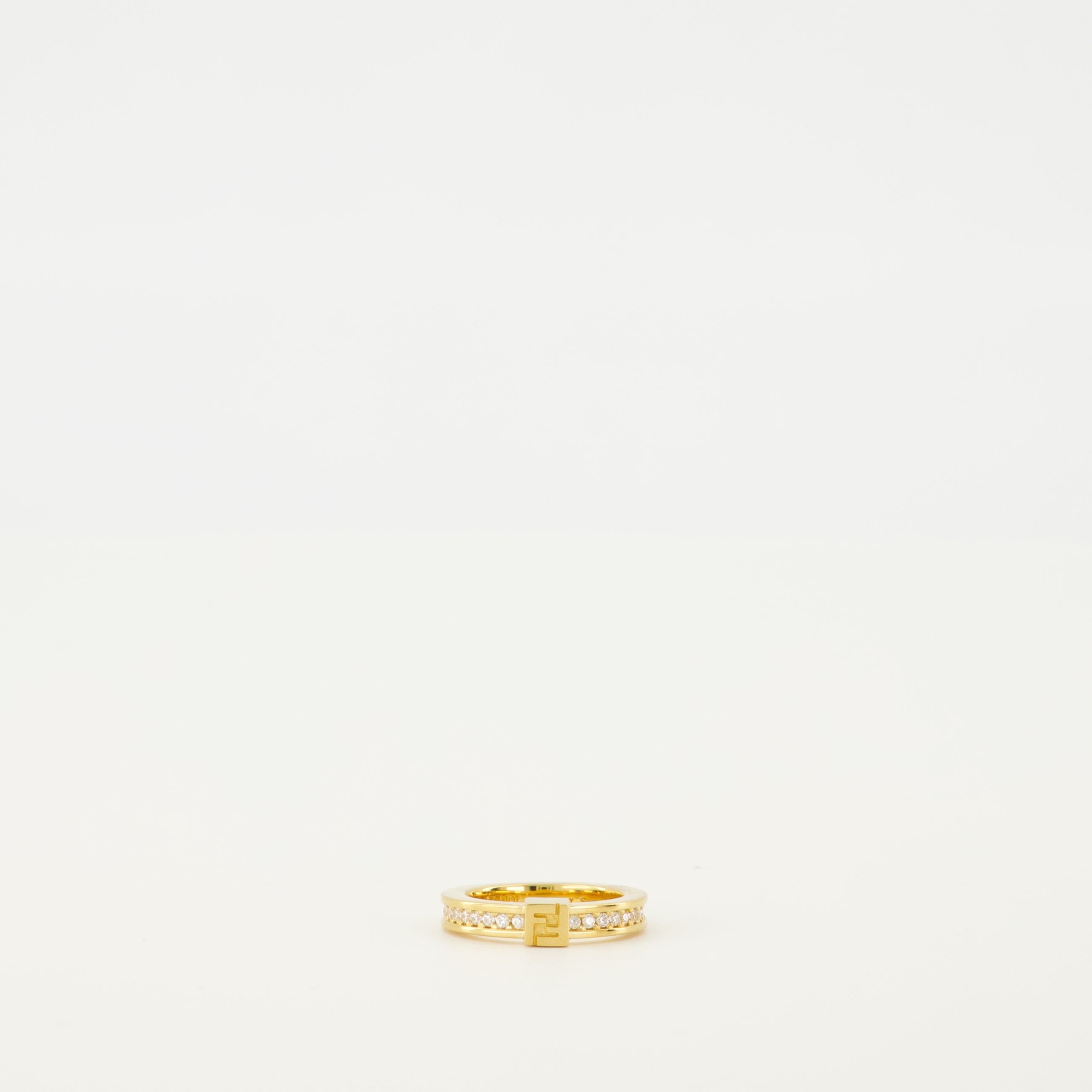 Immagine dell'anello Forever con cristalli del marchio Fendi per Donna - Stagione Primavera-Estate 2026 - Vista Frontale