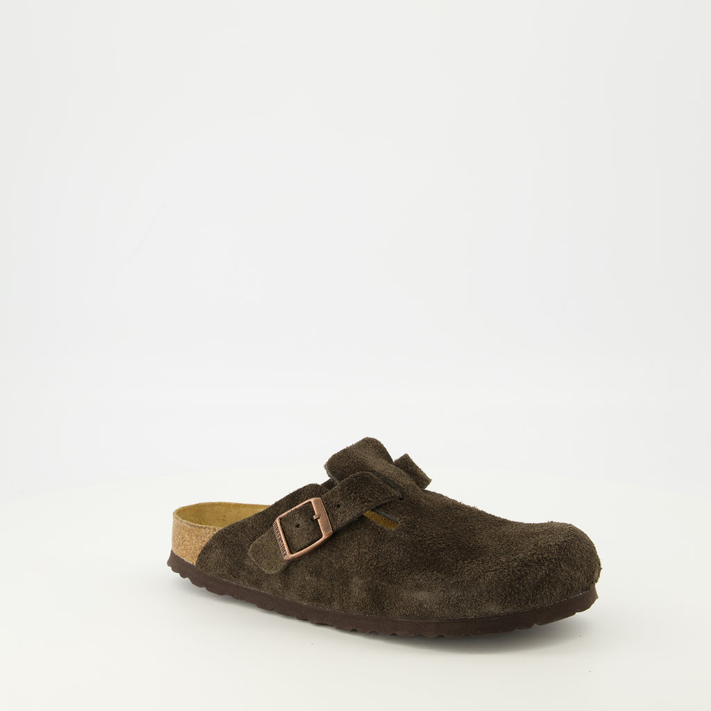 Immagine delle mules Boston marroni del marchio Birkenstock per Unisex - Stagione Primavera-Estate 2026 - Vista tre quarti anteriore destra