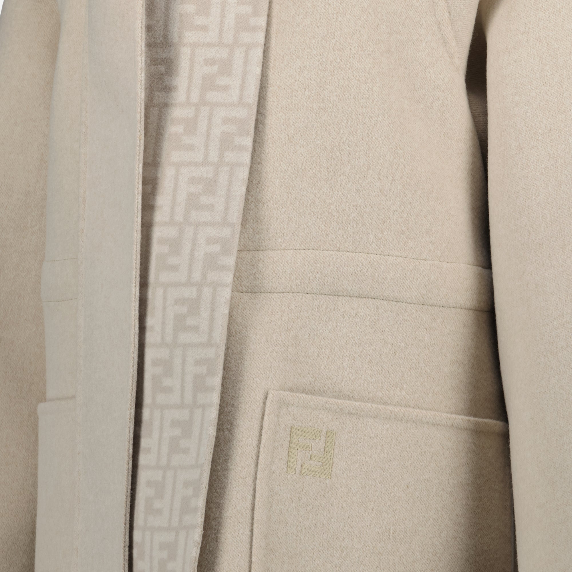 Image de l'article Parka FF en laine de la marque Fendi pour Femme - Saison Automne-Hiver 2025 - Vue détaillée_1