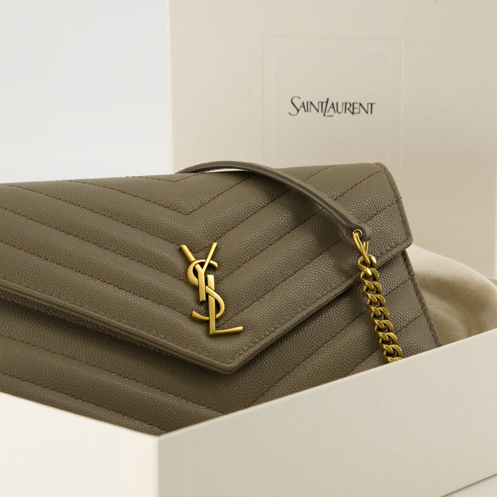 Image of the Cassandre khaki chain wallet from the Saint Laurent brand for Women - Spring-Summer 2026 - Detailed View_2