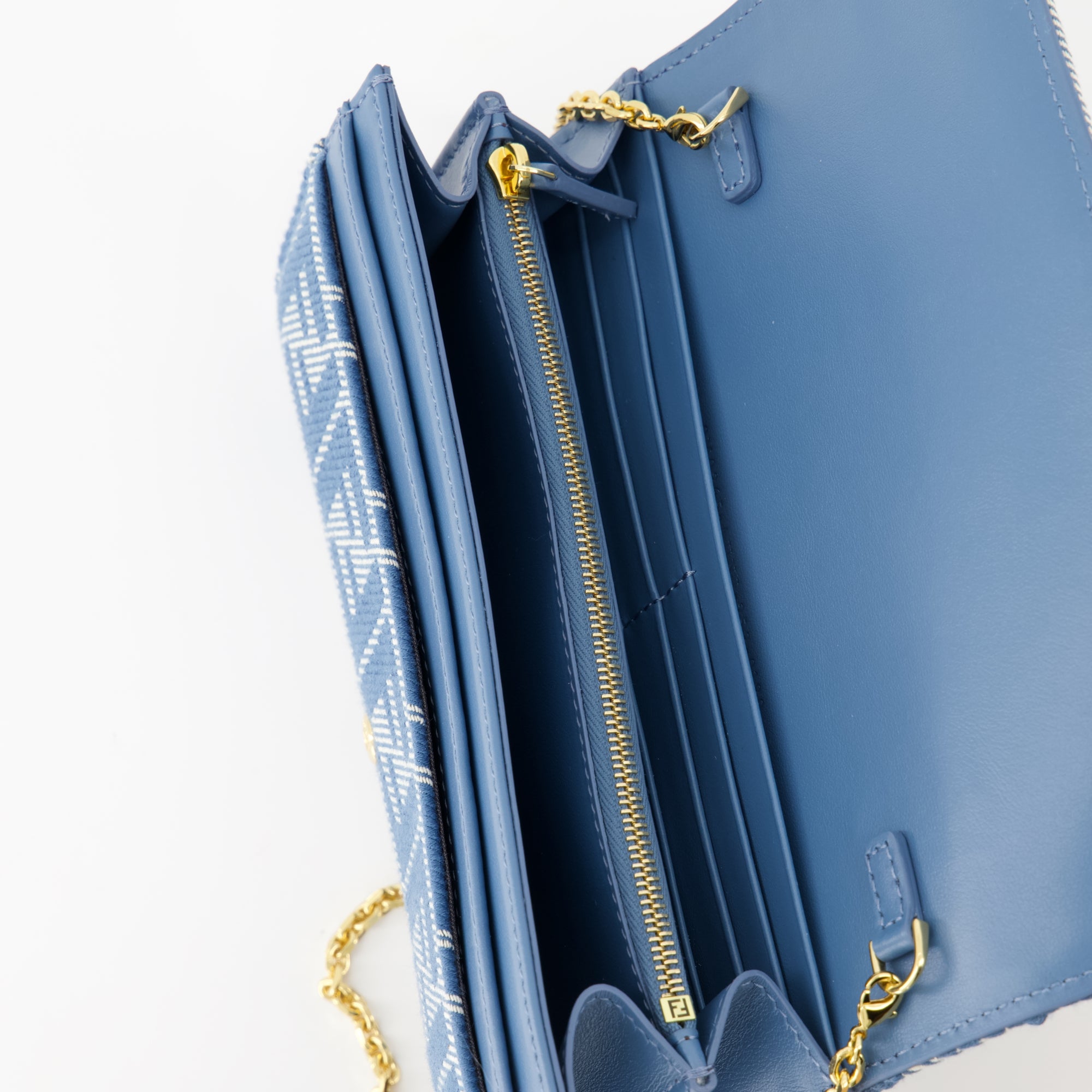 Sacs à main et épaule Portefeuille continental Baguette avec chaîne Fendi Bleu Femme