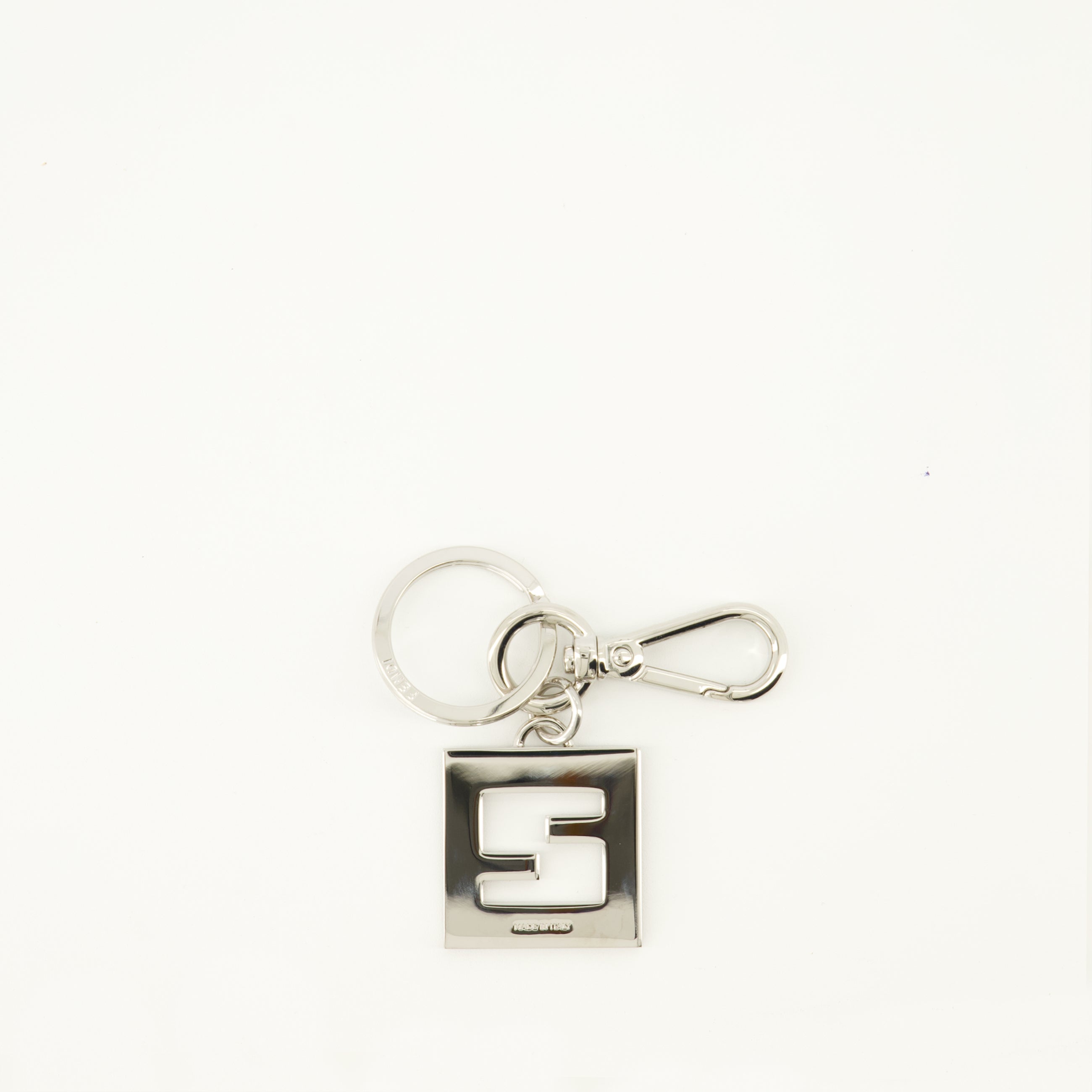 Imagen del llavero Squared FF negro y plateado de la marca Fendi para hombres - Temporada Primavera-Verano 2026 - Vista Trasera