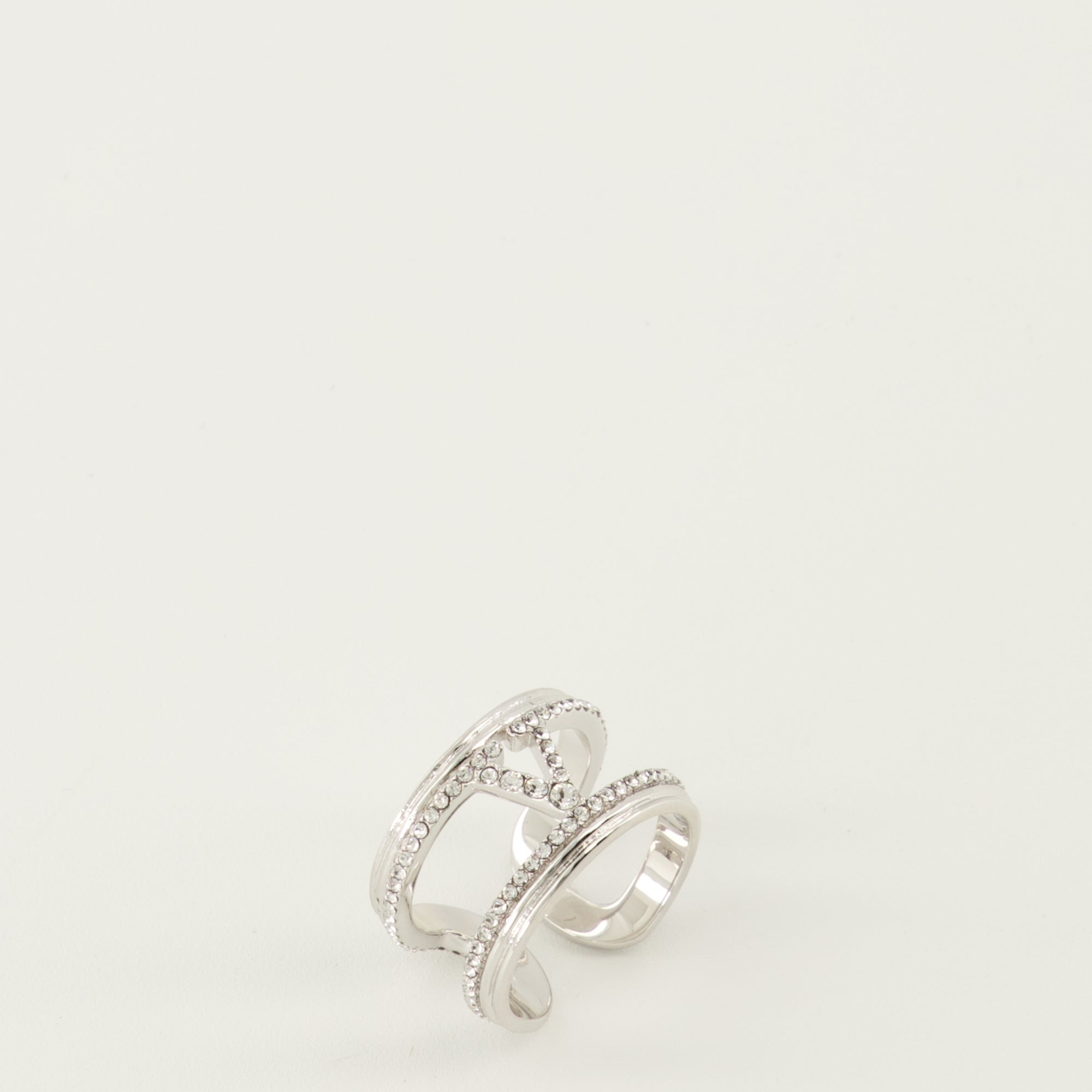 Immagine dell'articolo Anello Ovalette con cristalli Swarovski® del marchio Valentino Garavani per donna - Primavera-Estate 2026 - Vista Dettagliata_2