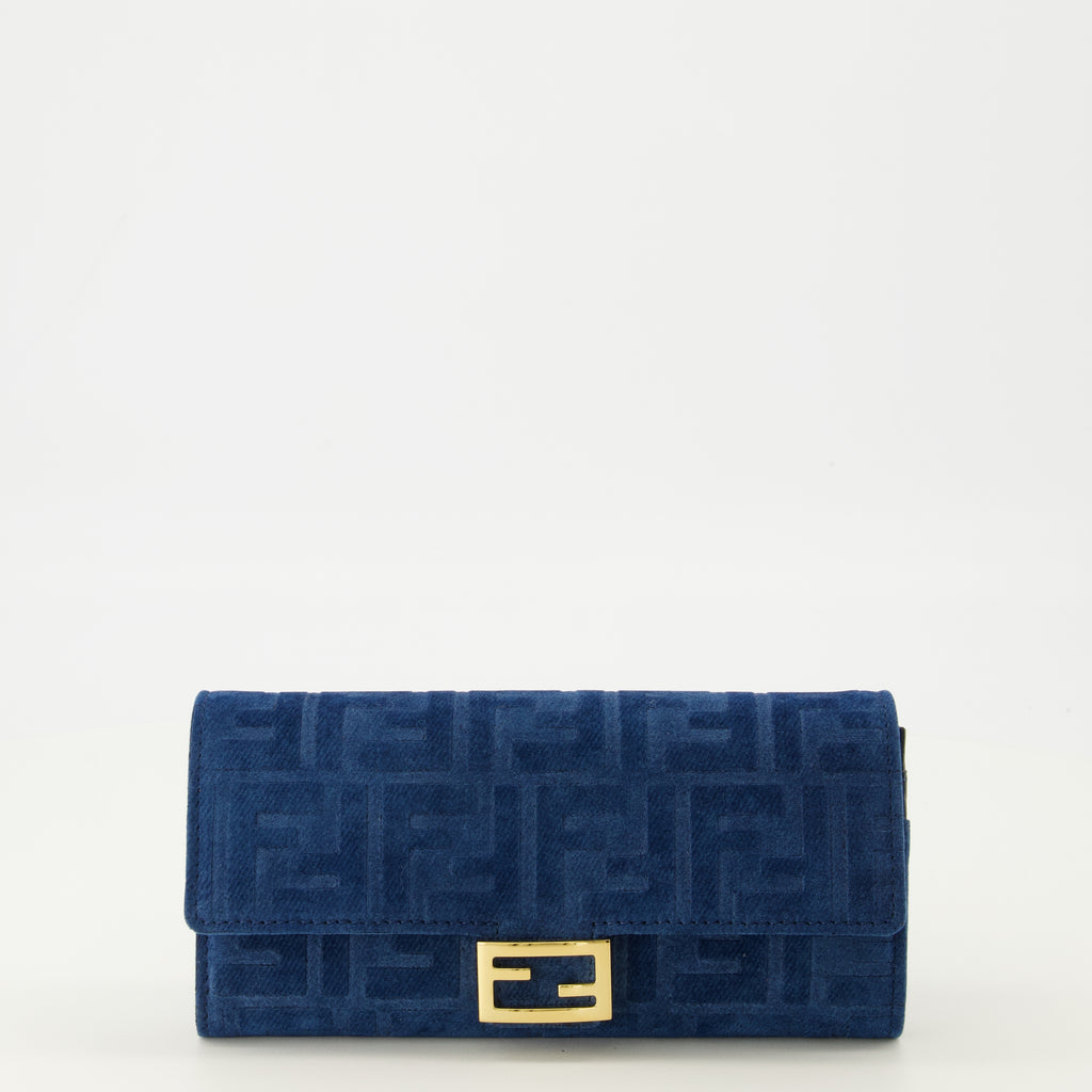 Imagen de la billetera Baguette con cadena azul marino de la marca Fendi para mujer - Temporada Primavera-Verano 2026 - Vista Frontal
