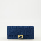Image de l'article Portefeuille Baguette avec chaîne bleu marine de la marque Fendi pour Femme - Saison Printemps-Été 2026 - Vue de Face
